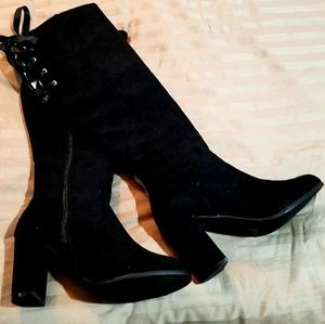 Heeled black boots